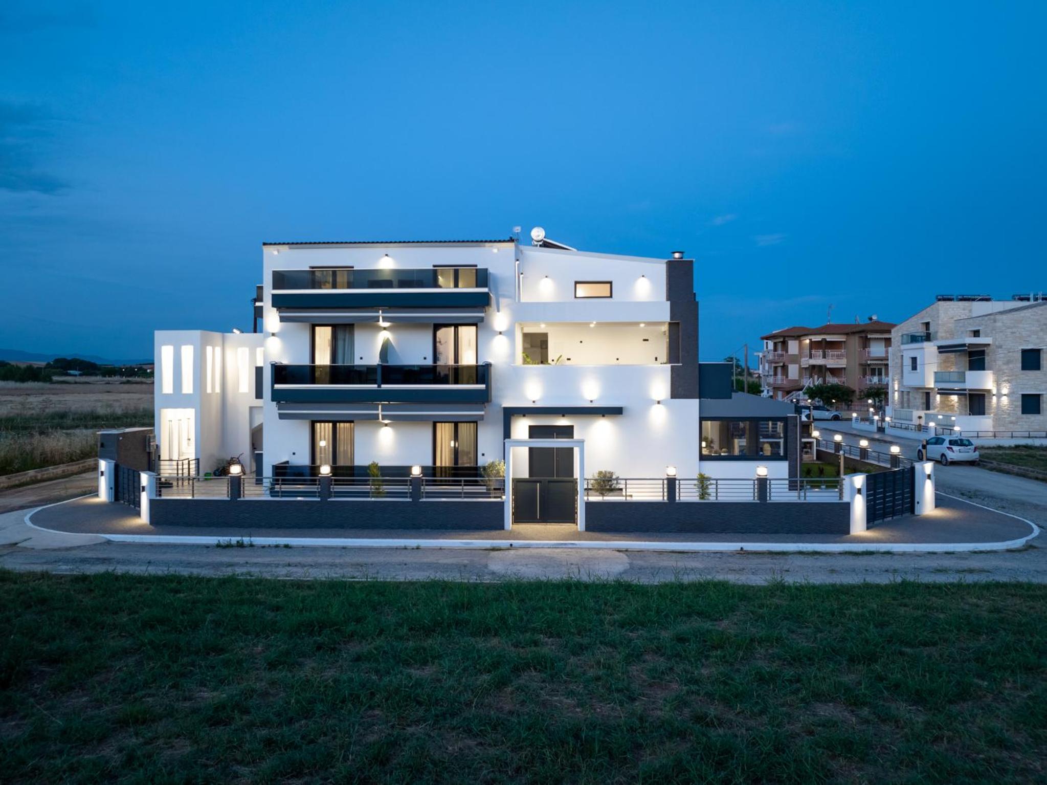 Grand Wave Luxury Suites view 2