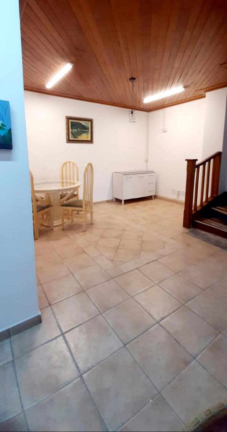 Uma casinha rosa no Pacaembu