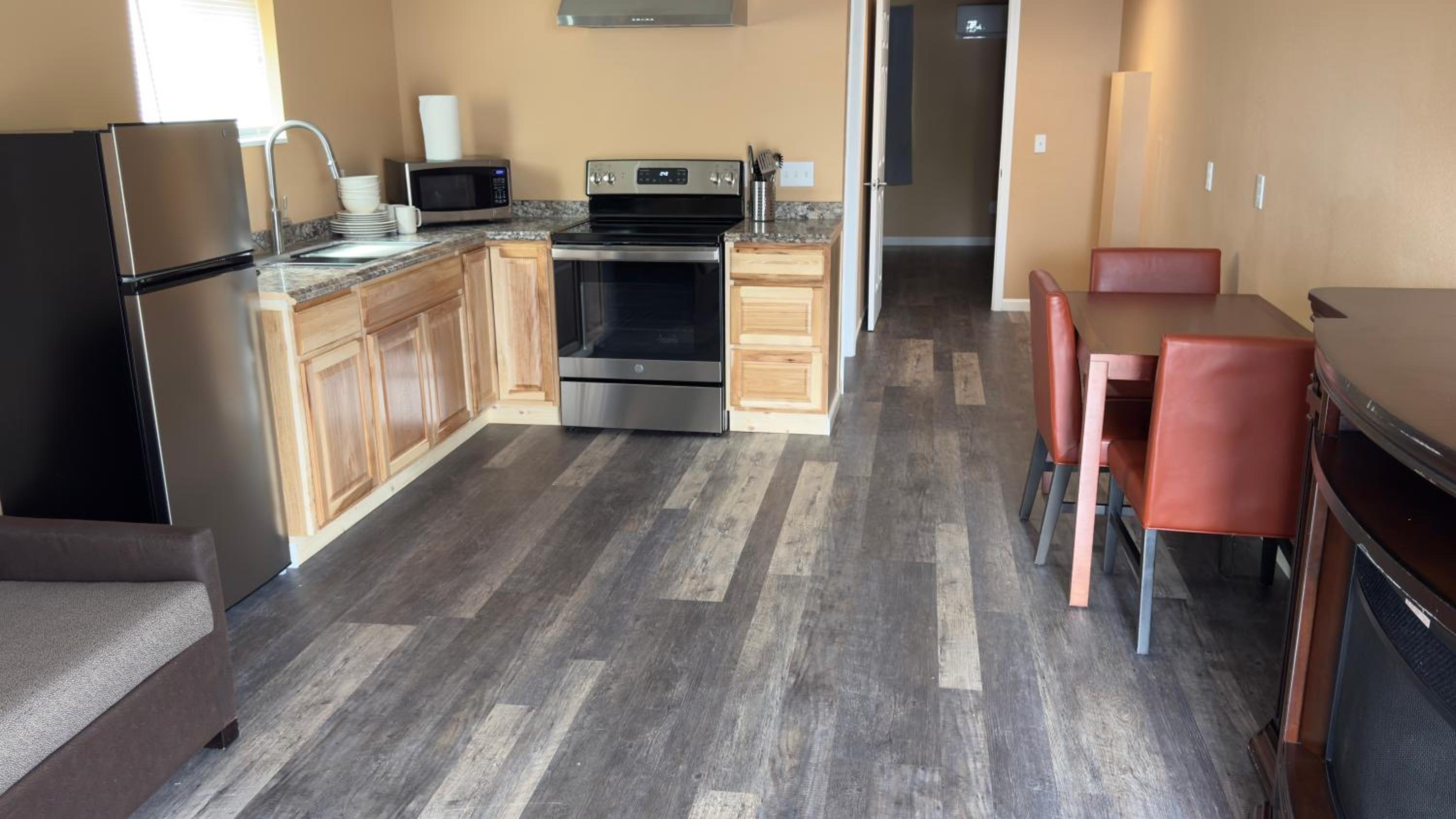 Far West Cabin-Tiny Homes Rental