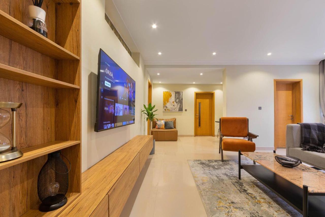 Pearl's Premium 1bed with pool and gym view 3
