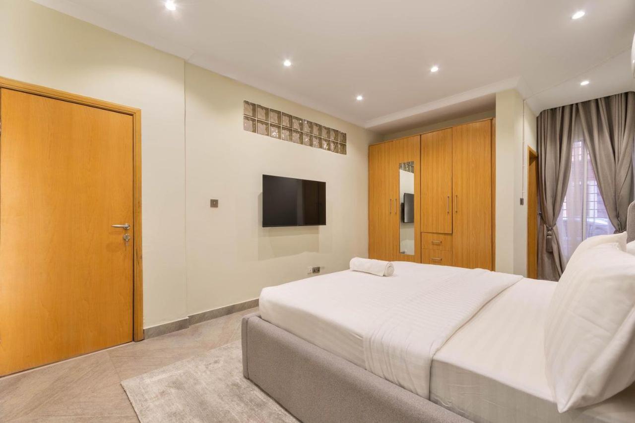 Pearl's Premium 1bed with pool and gym view 4
