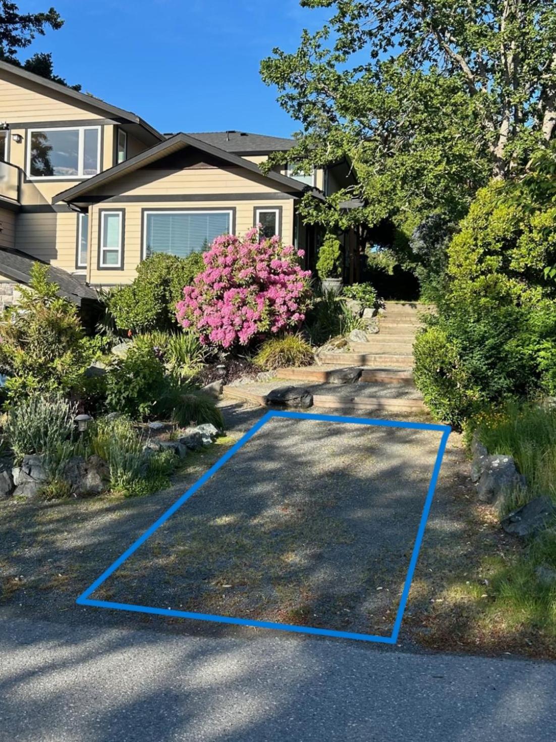 Quiet Neighborhood, Just a Short Drive to Downtown
