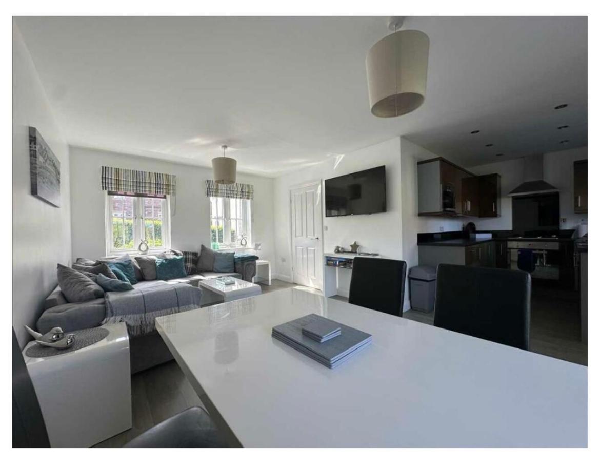 Dream Weaver 2 Bedroomed cottage on The Bay, Filey with on-site gym and swimming pool view 5