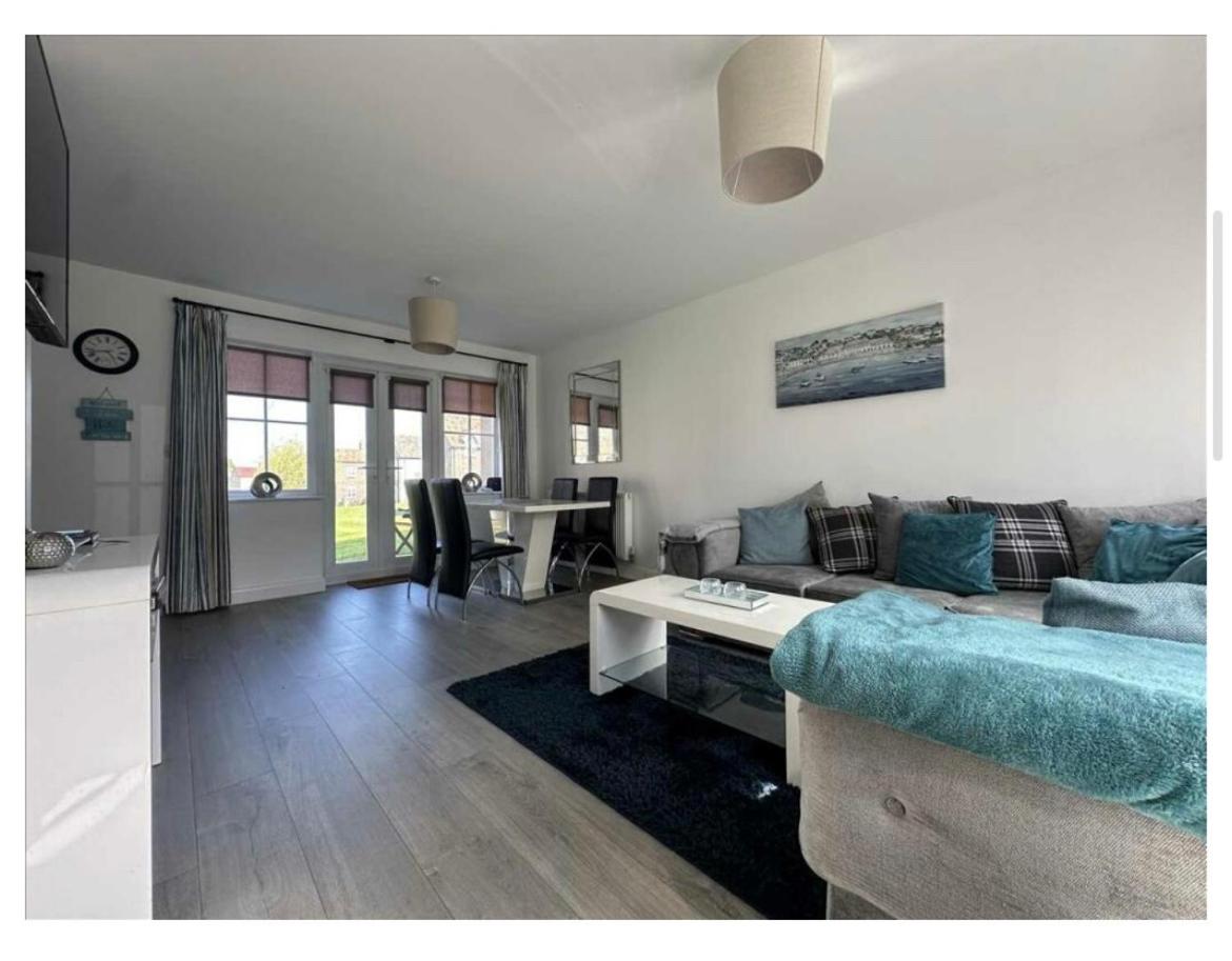 Dream Weaver 2 Bedroomed cottage on The Bay, Filey with on-site gym and swimming pool view 4