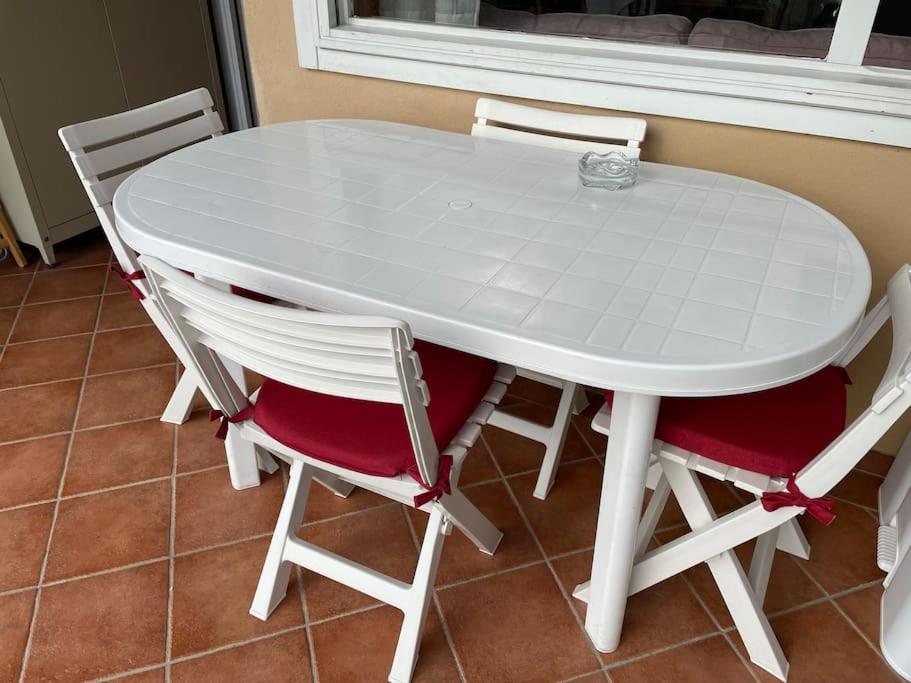 Bilocale vista mare con giardino privato e piscina view 4