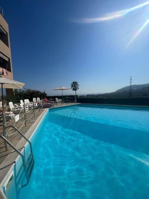 Bilocale vista mare con giardino privato e piscina view 5