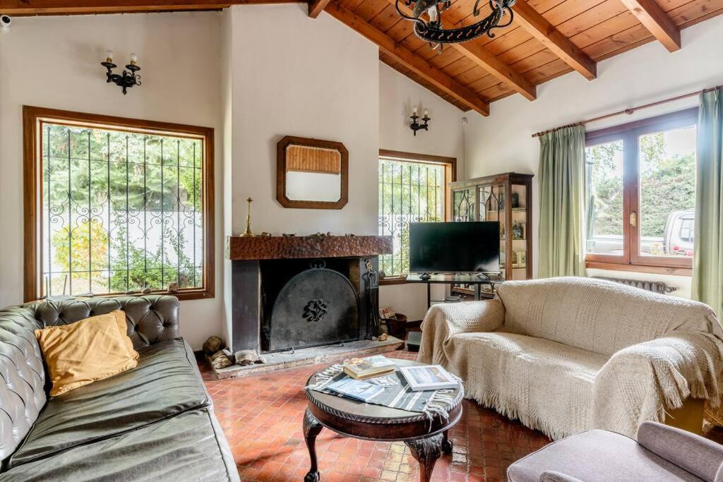 Encantadora Casa con bosquecito