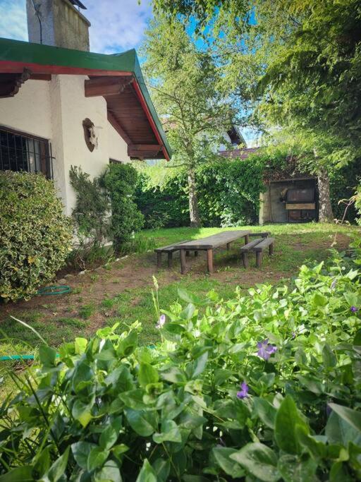 Encantadora Casa con bosquecito