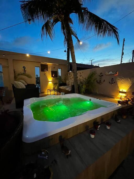 Luxuosa casa no Atalaia com Spa