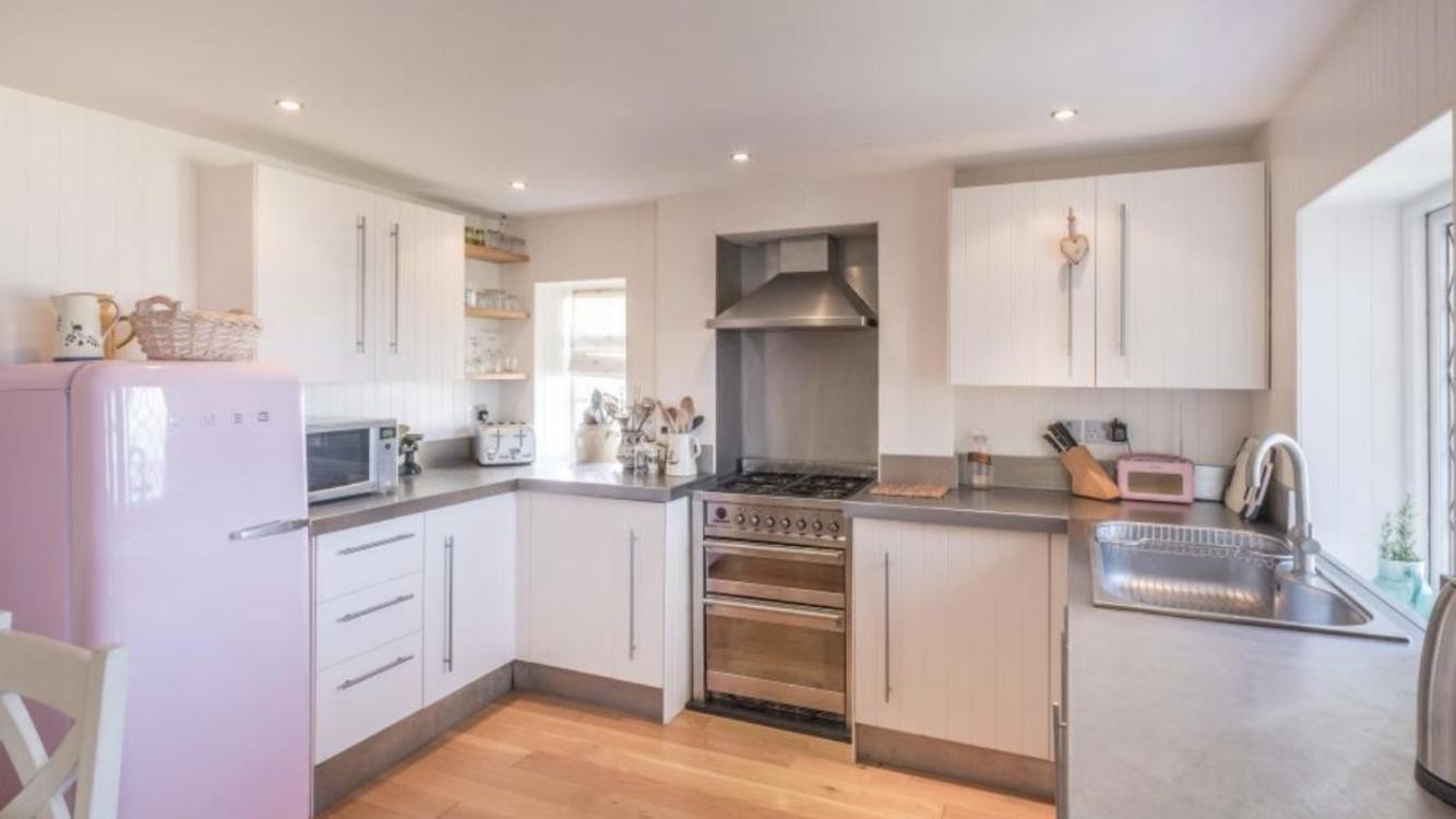 The Old Boat House, Seaview - Charming historic seafront 3 x bedroom cottage with separate 2 x bedroom annexe view 3