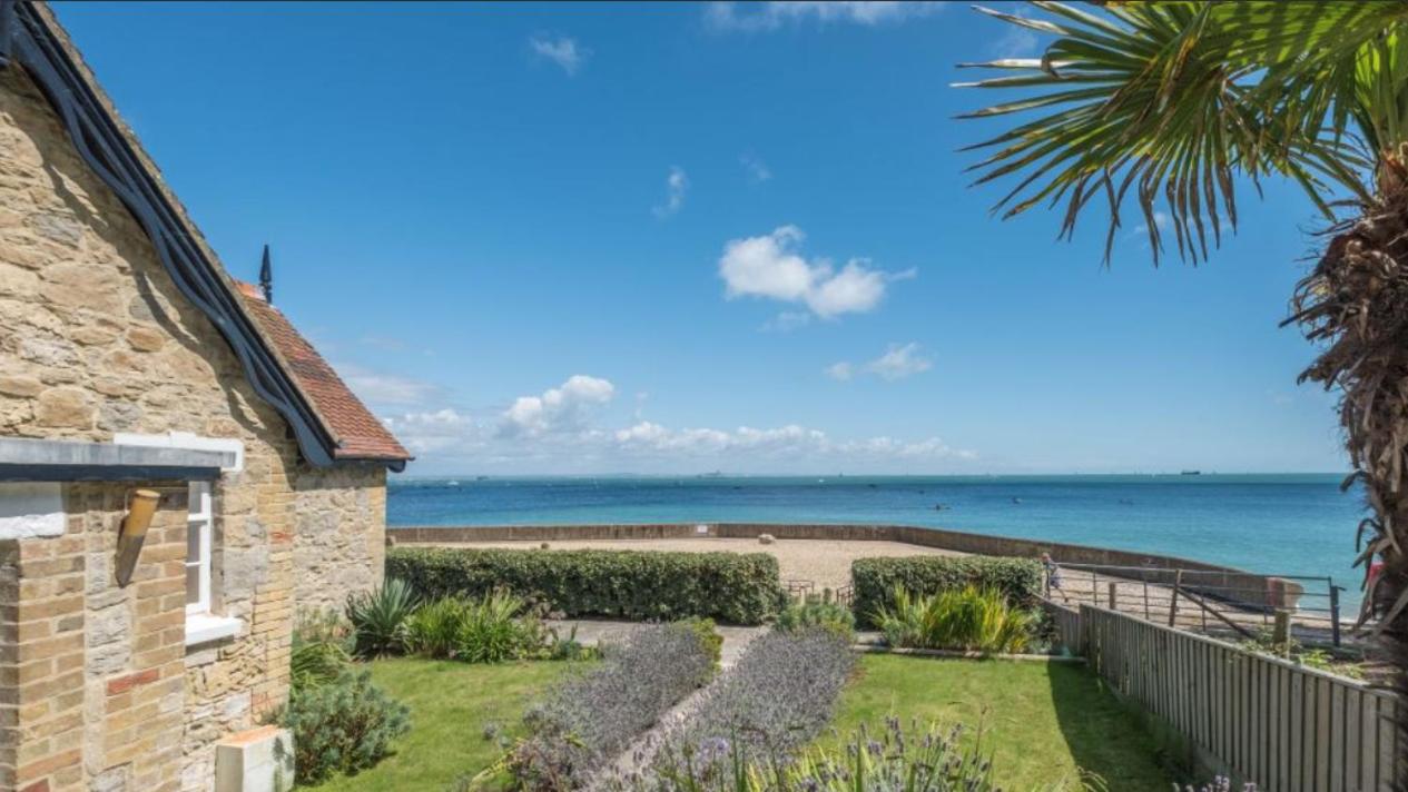 The Old Boat House, Seaview - Charming historic seafront 3 x bedroom cottage with separate 2 x bedroom annexe view 2