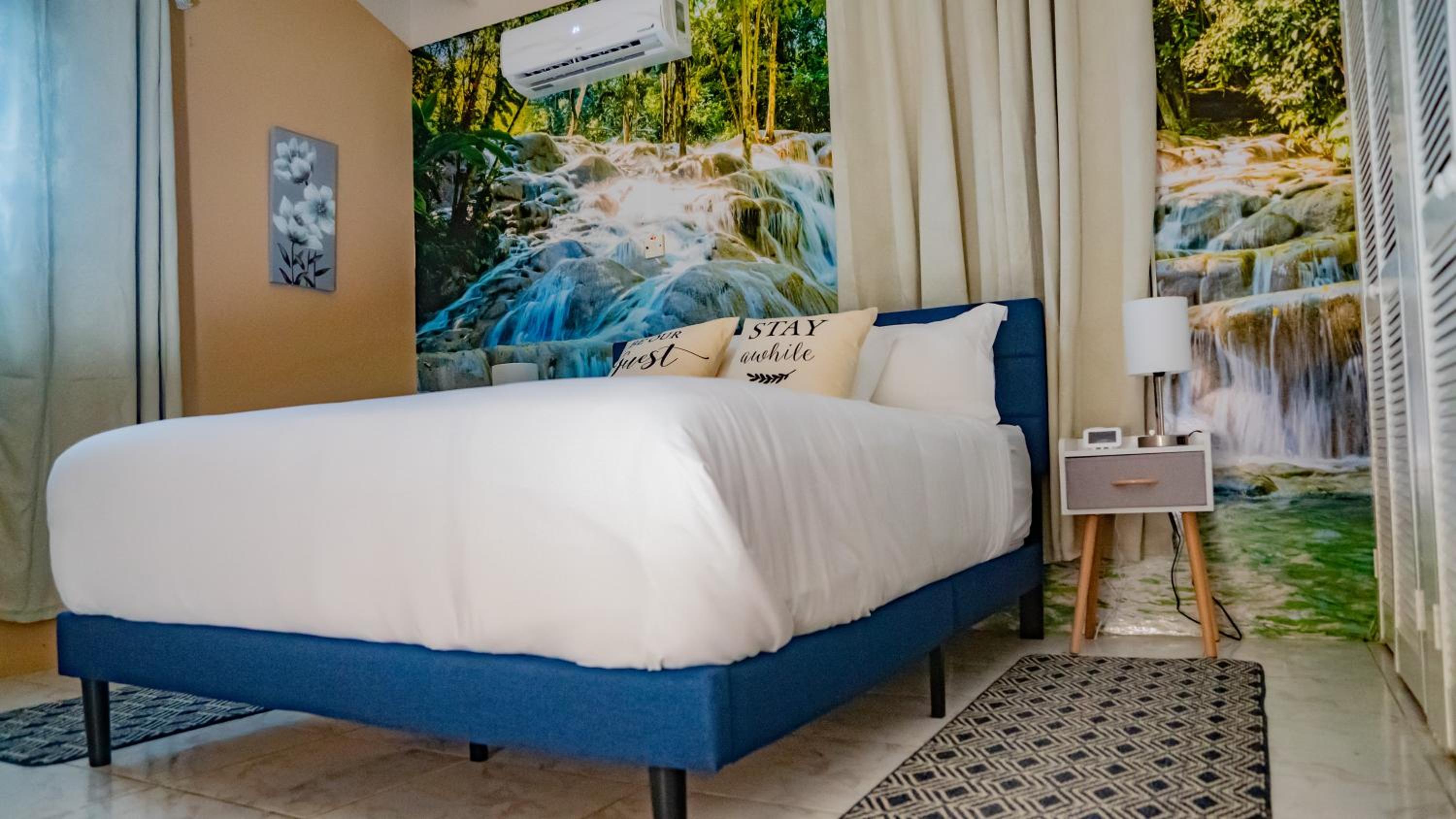 Serene Artistry - Secure 1-BR Haven in Ocho Rios Jamaica view 5