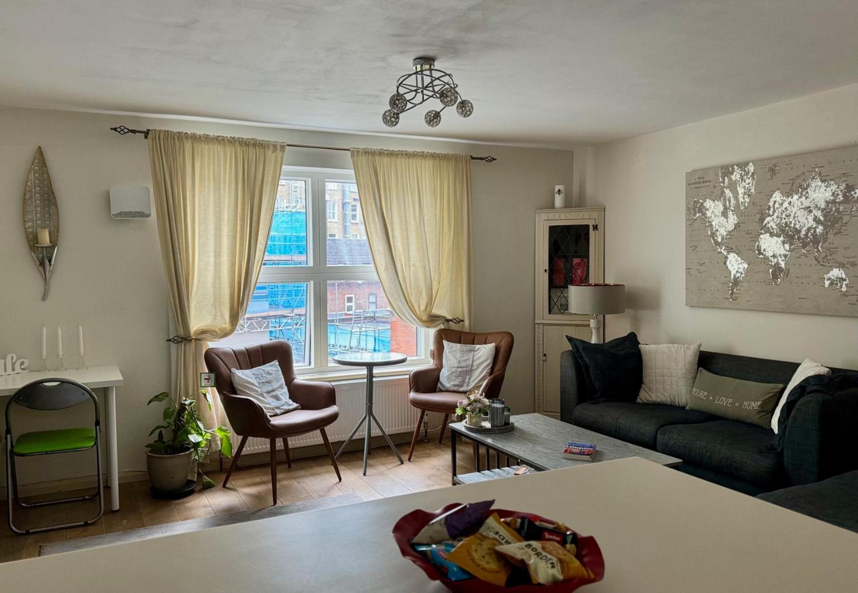 Super Central beautiful Three Bedroom
