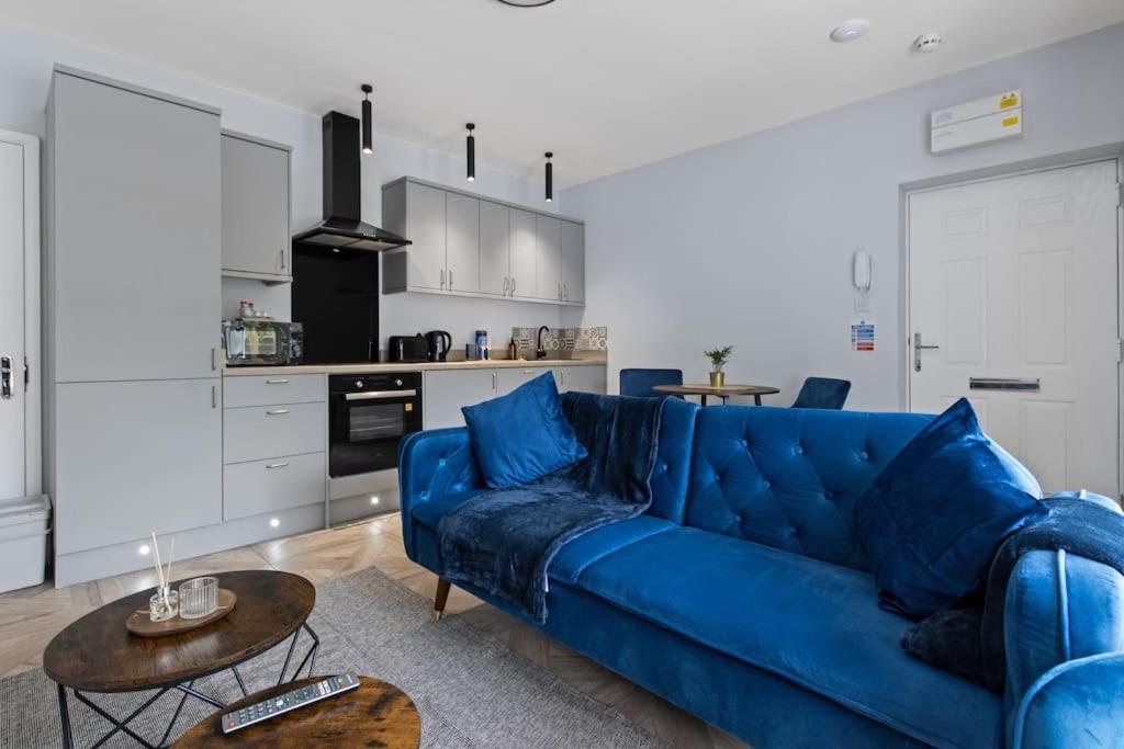 Modern Apartment Off-Road Parking King Bed Suite 2 view 2