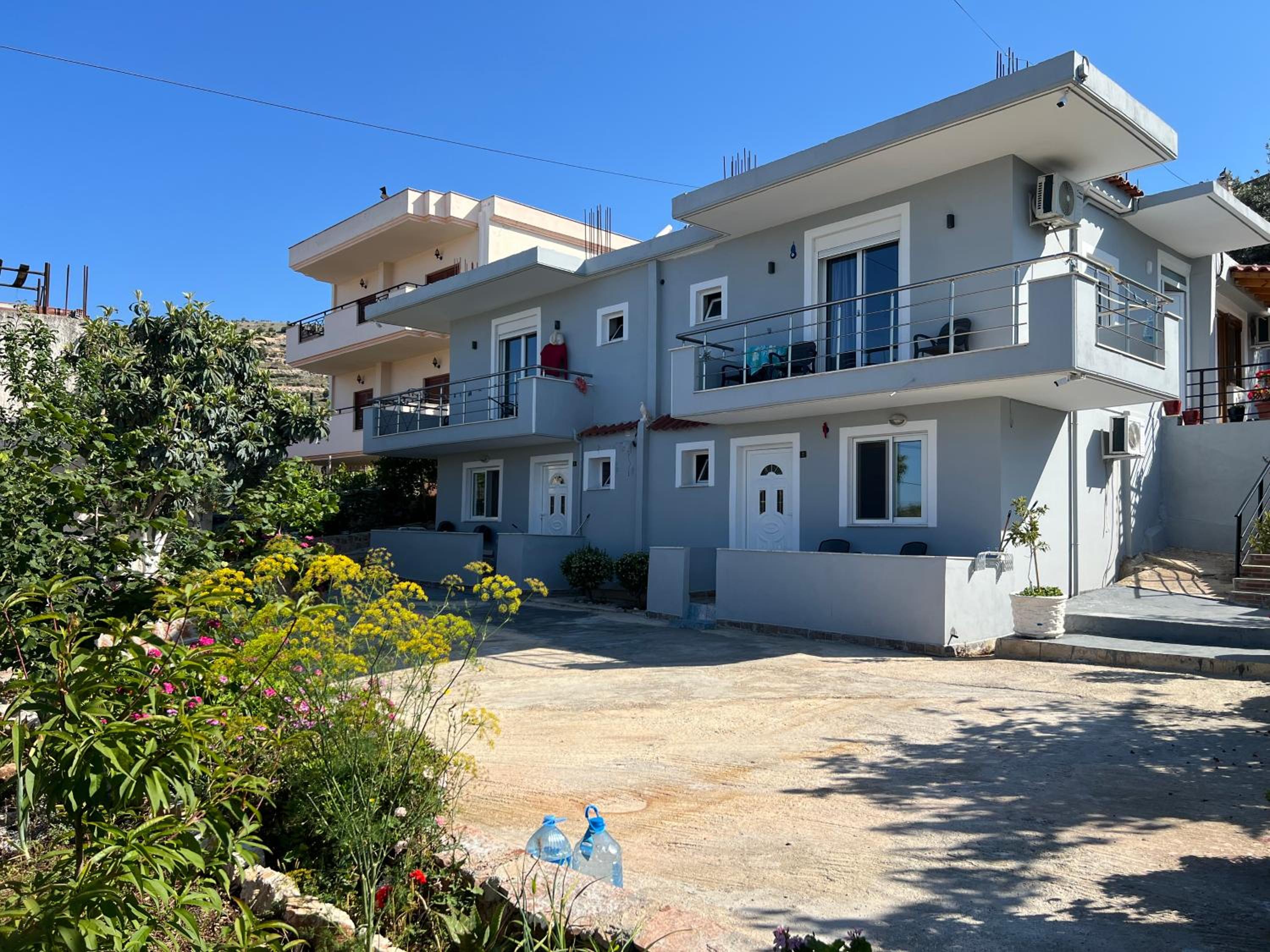 Eri Rooms