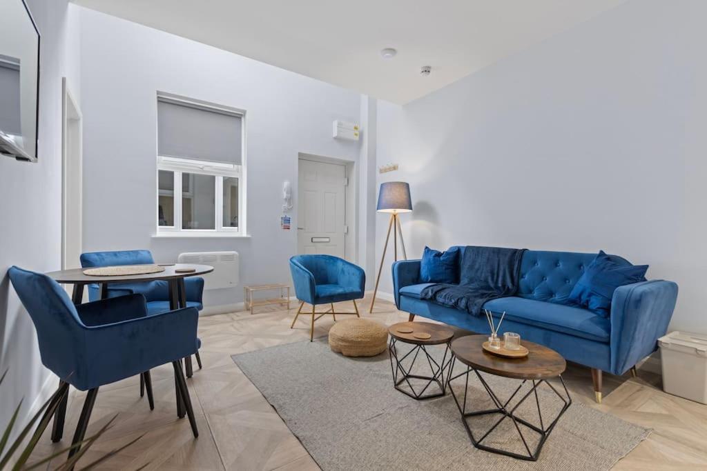 Modern Apartment Off-Road Parking-Twin Room Suite 4, photo 7