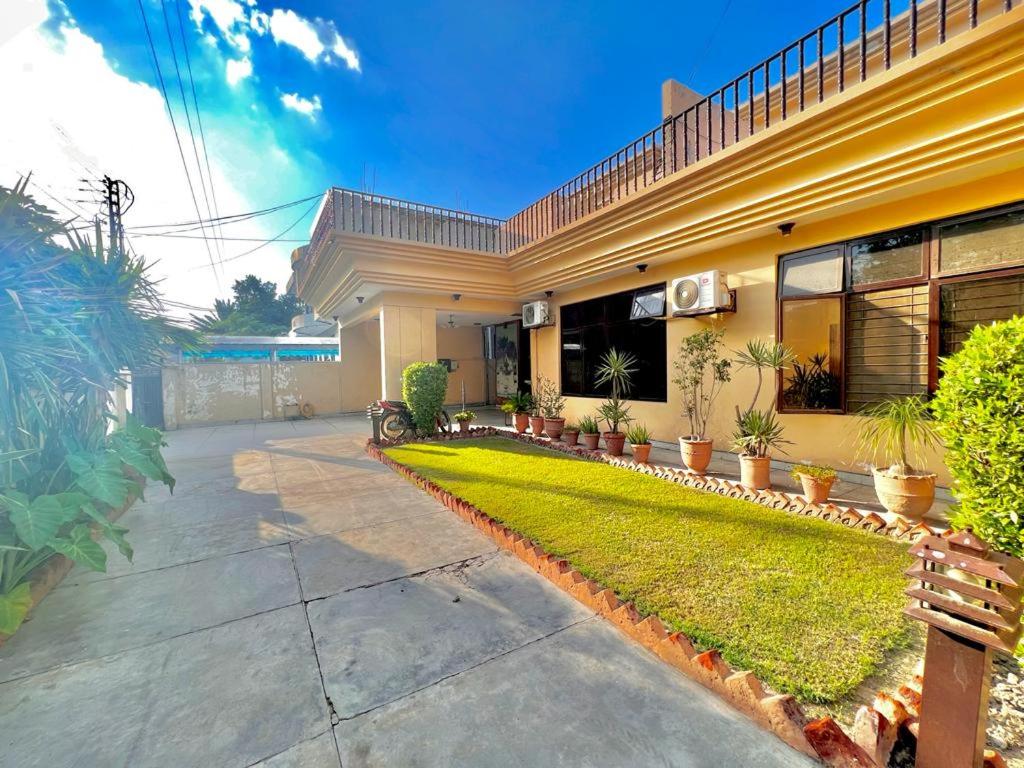 Step Inn Guest House Lahore view 5
