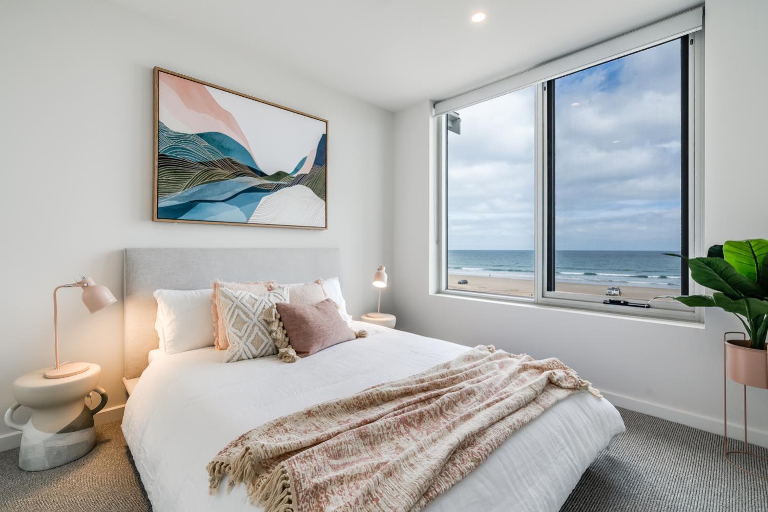 The Esplanade - Luxuriously Styled New 3 Bed Apt
