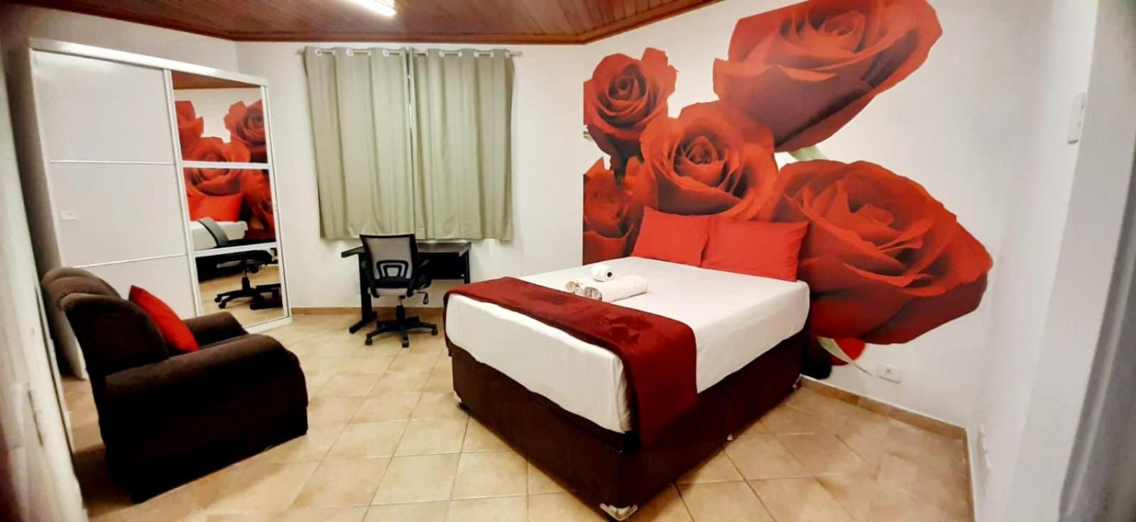 Uma casinha rosa no Pacaembu