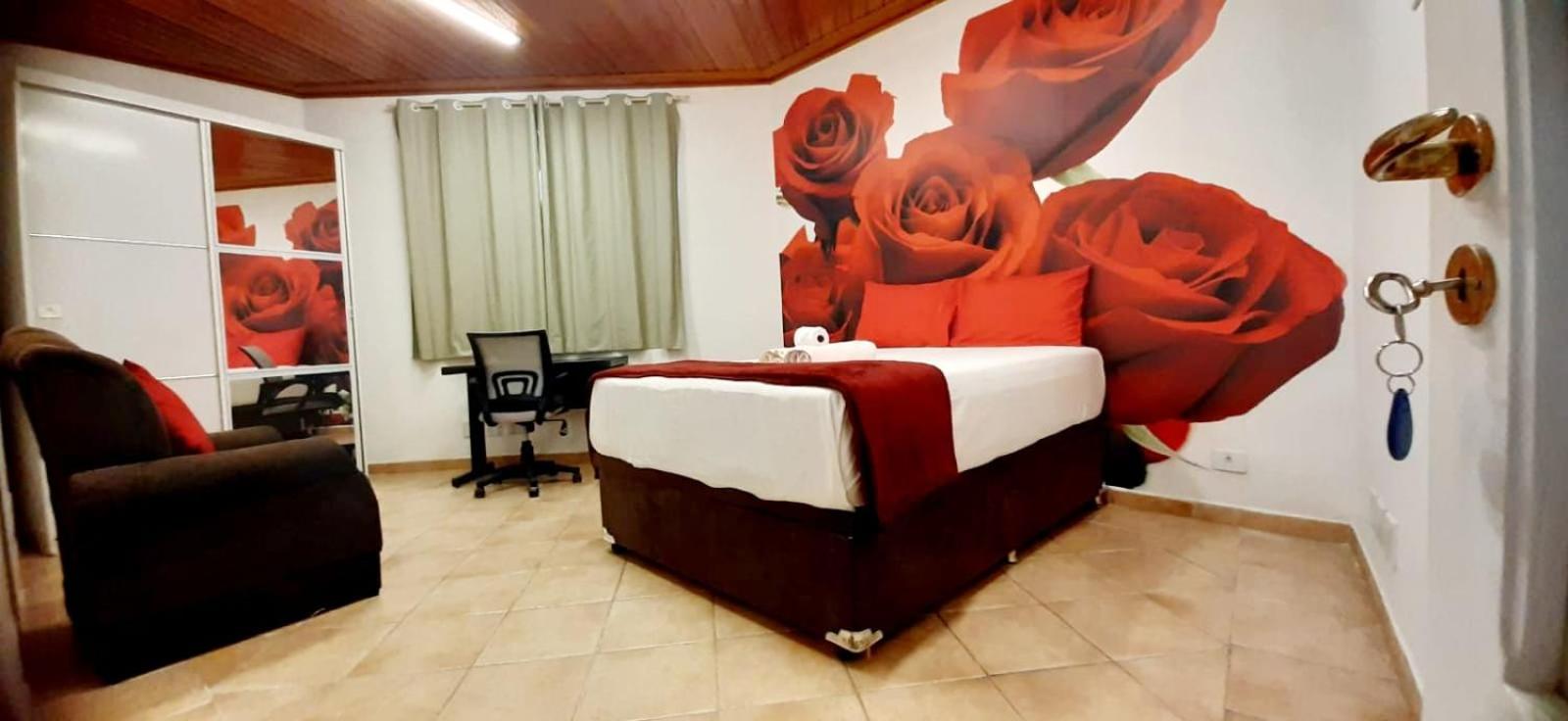 Uma casinha rosa no Pacaembu
