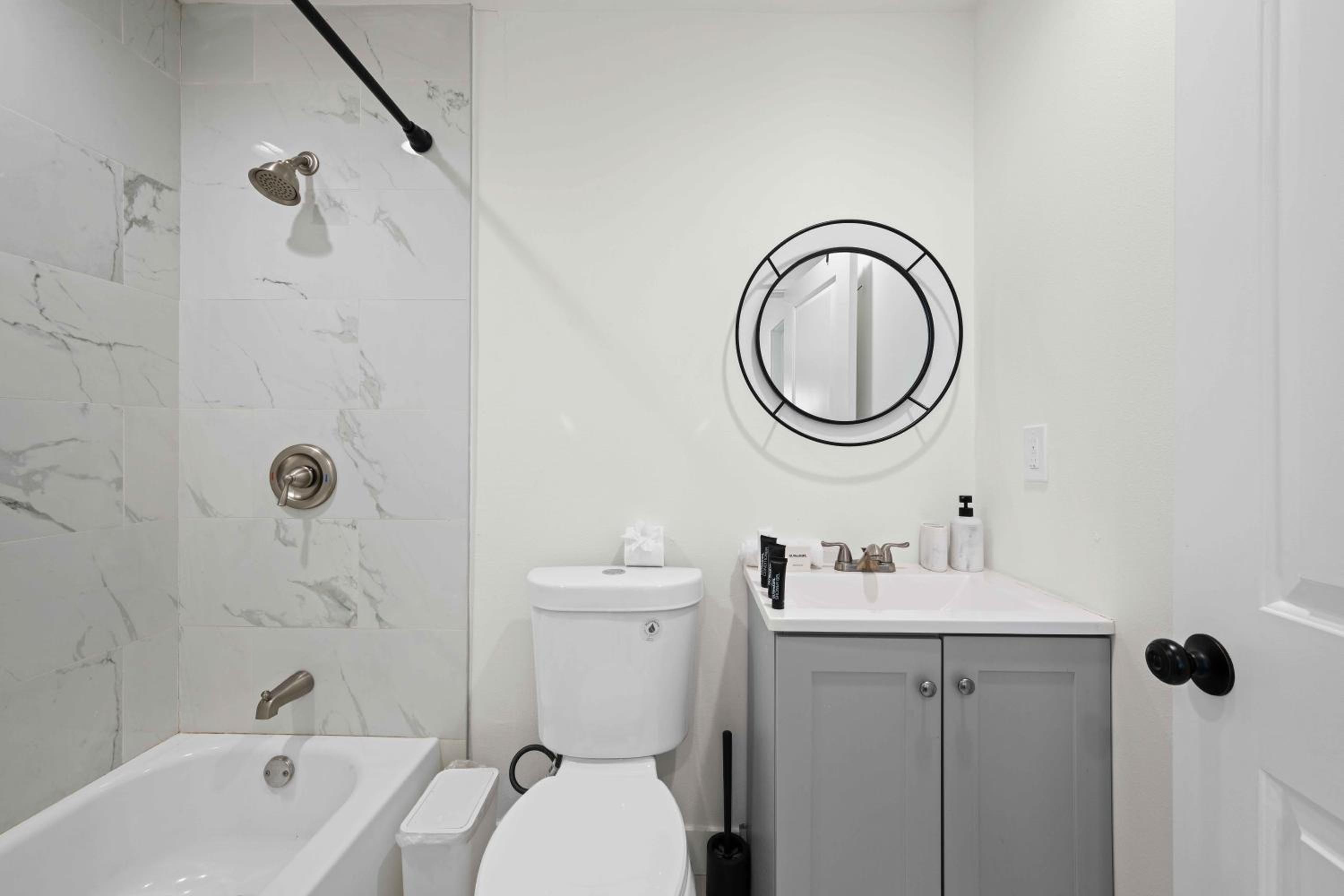 Modern Comfort in LA Private 1BR House