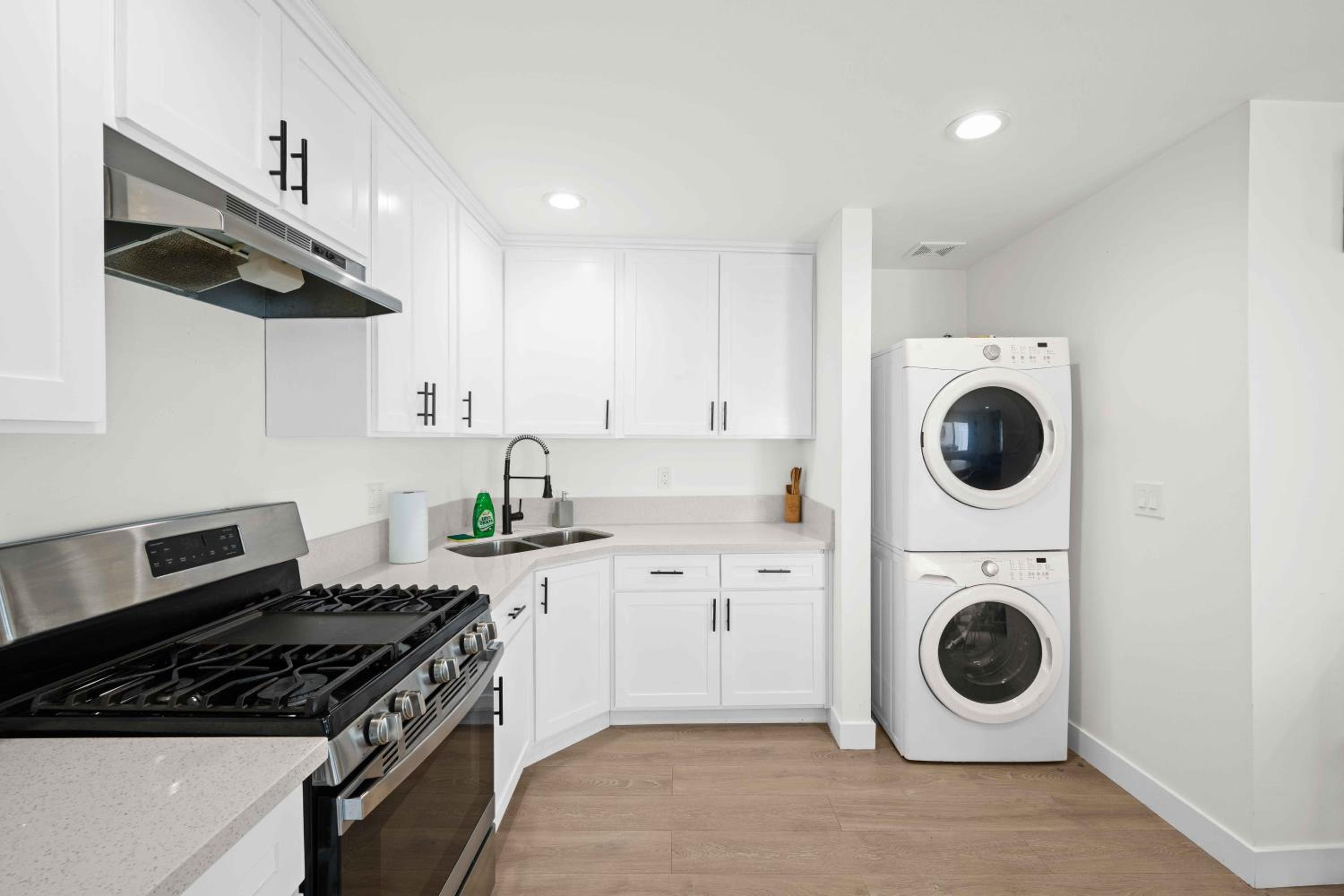 Modern Comfort in LA Private 1BR House