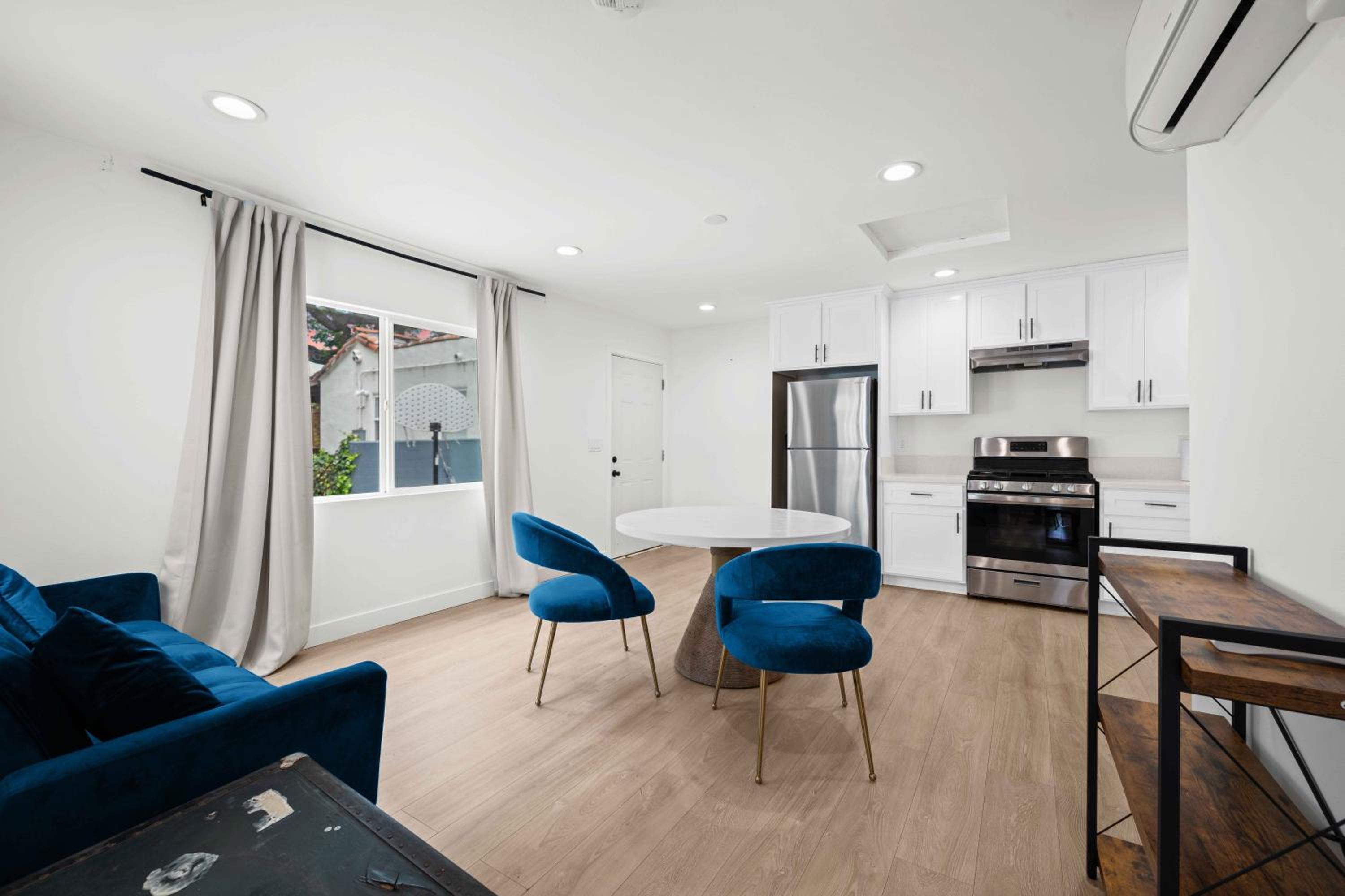 Modern Comfort in LA Private 1BR House