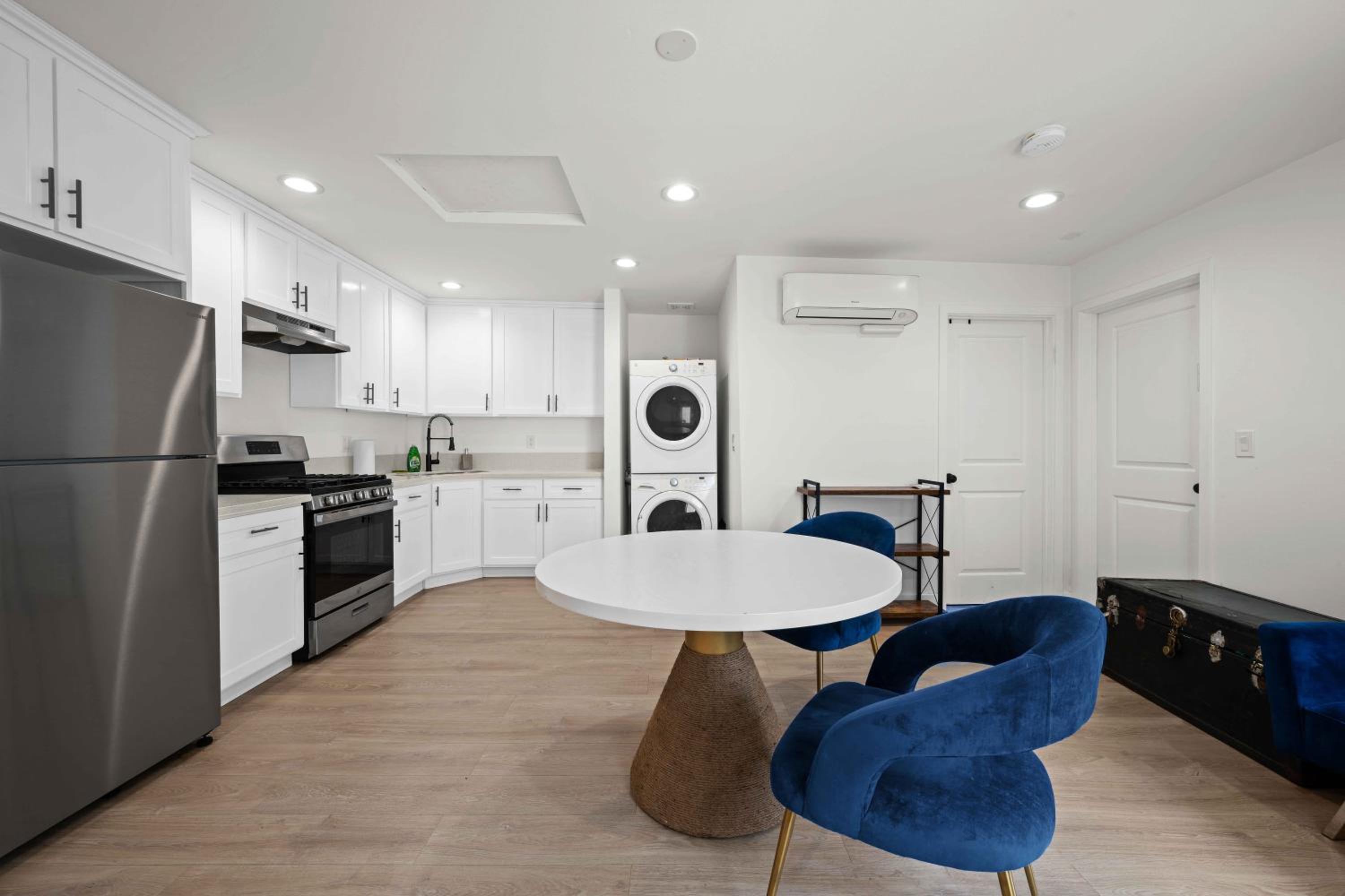 Modern Comfort in LA Private 1BR House