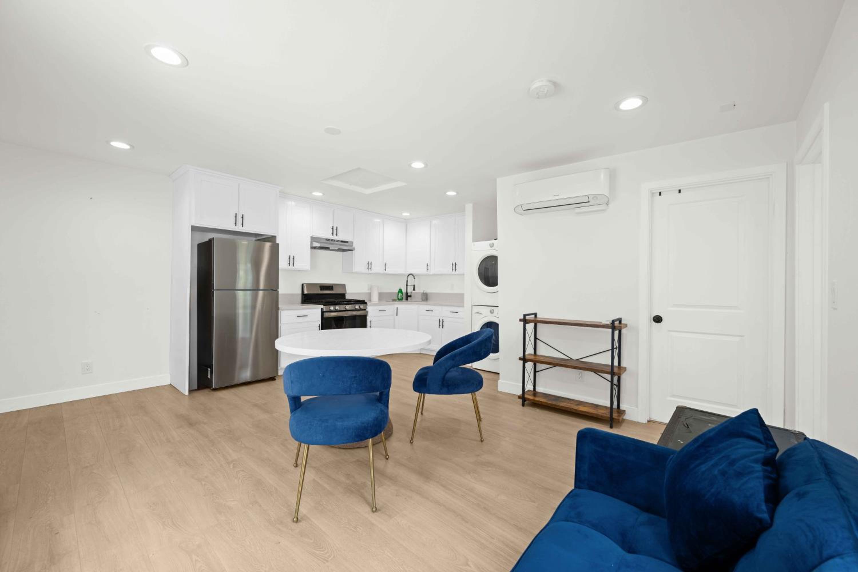 Modern Comfort in LA Private 1BR House