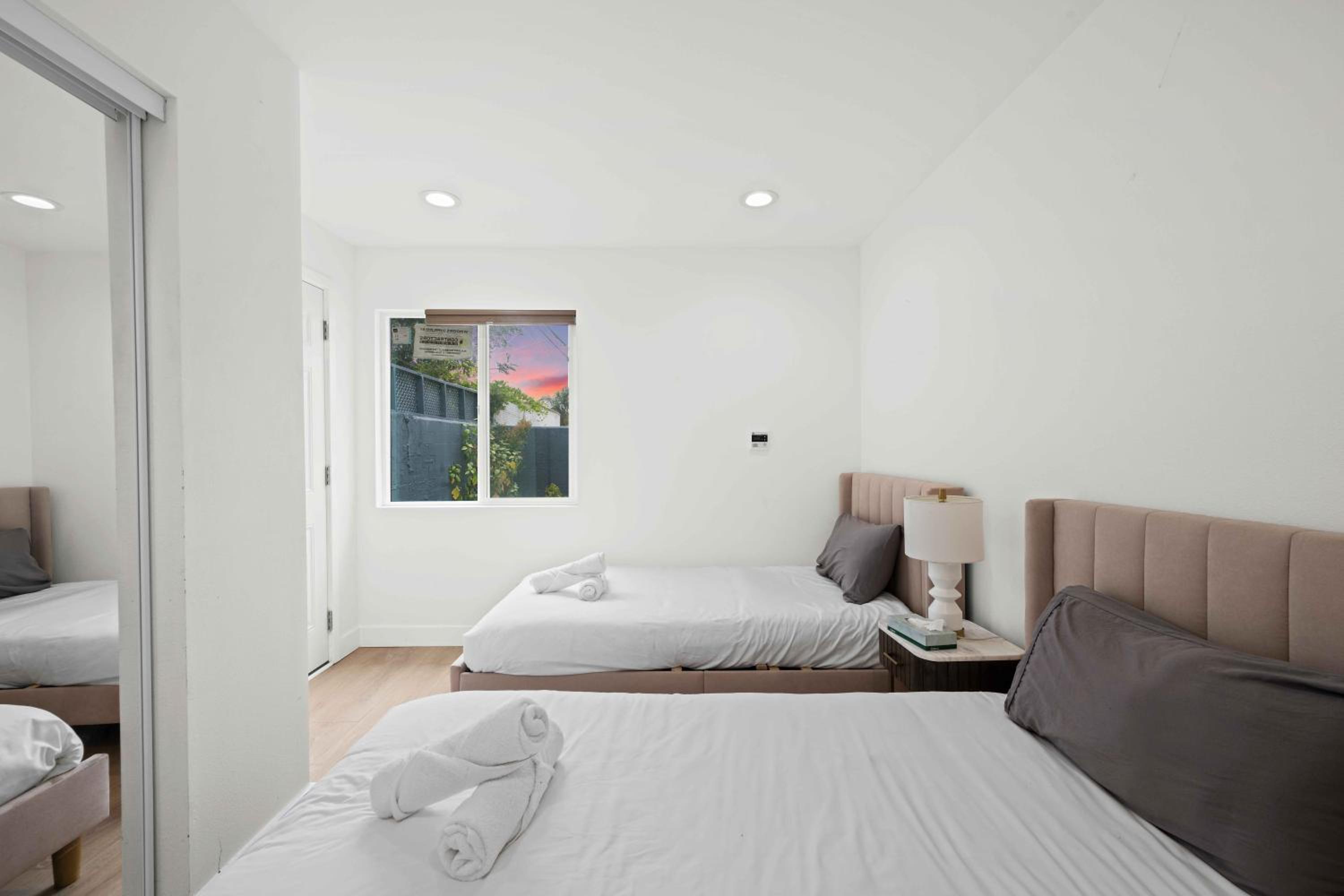 Modern Comfort in LA Private 1BR House