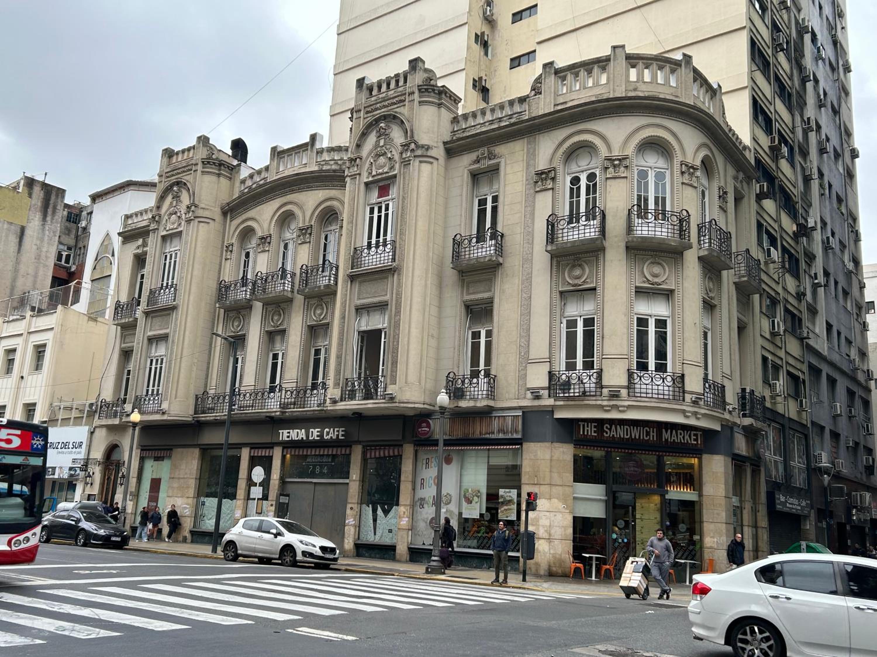 Cordoba suites departamento, a 200 mts de peatonal Florida y a 200 mts Av 9 de julio
