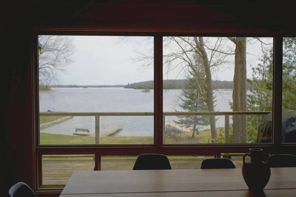 Woodland Hideaway! Relaxing Waterfront Sleeps 10
