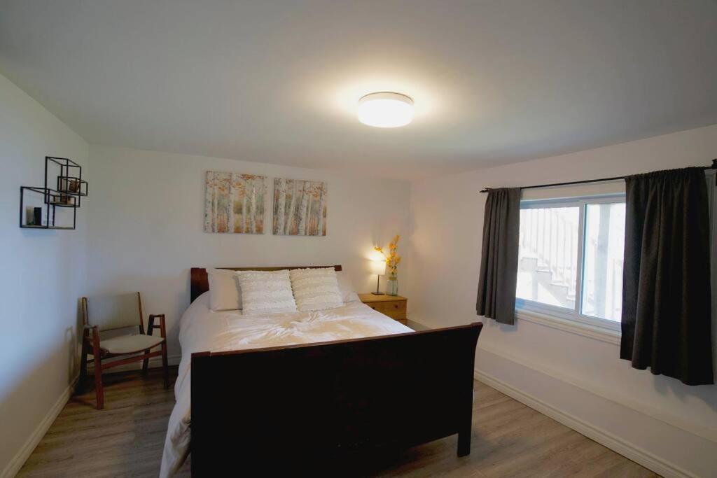 Woodland Hideaway! Relaxing Waterfront Sleeps 10