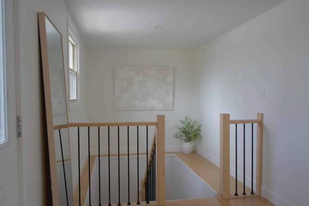 Woodland Hideaway! Relaxing Waterfront Sleeps 10