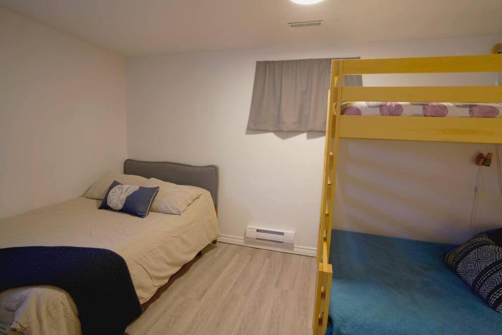 Woodland Hideaway! Relaxing Waterfront Sleeps 10