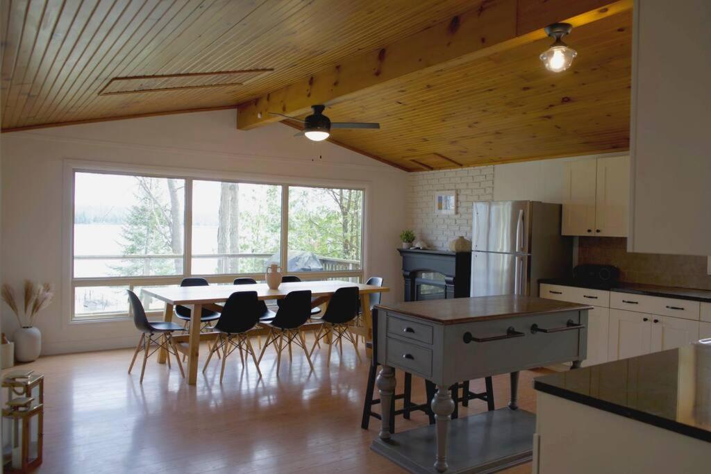 Woodland Hideaway! Relaxing Waterfront Sleeps 10