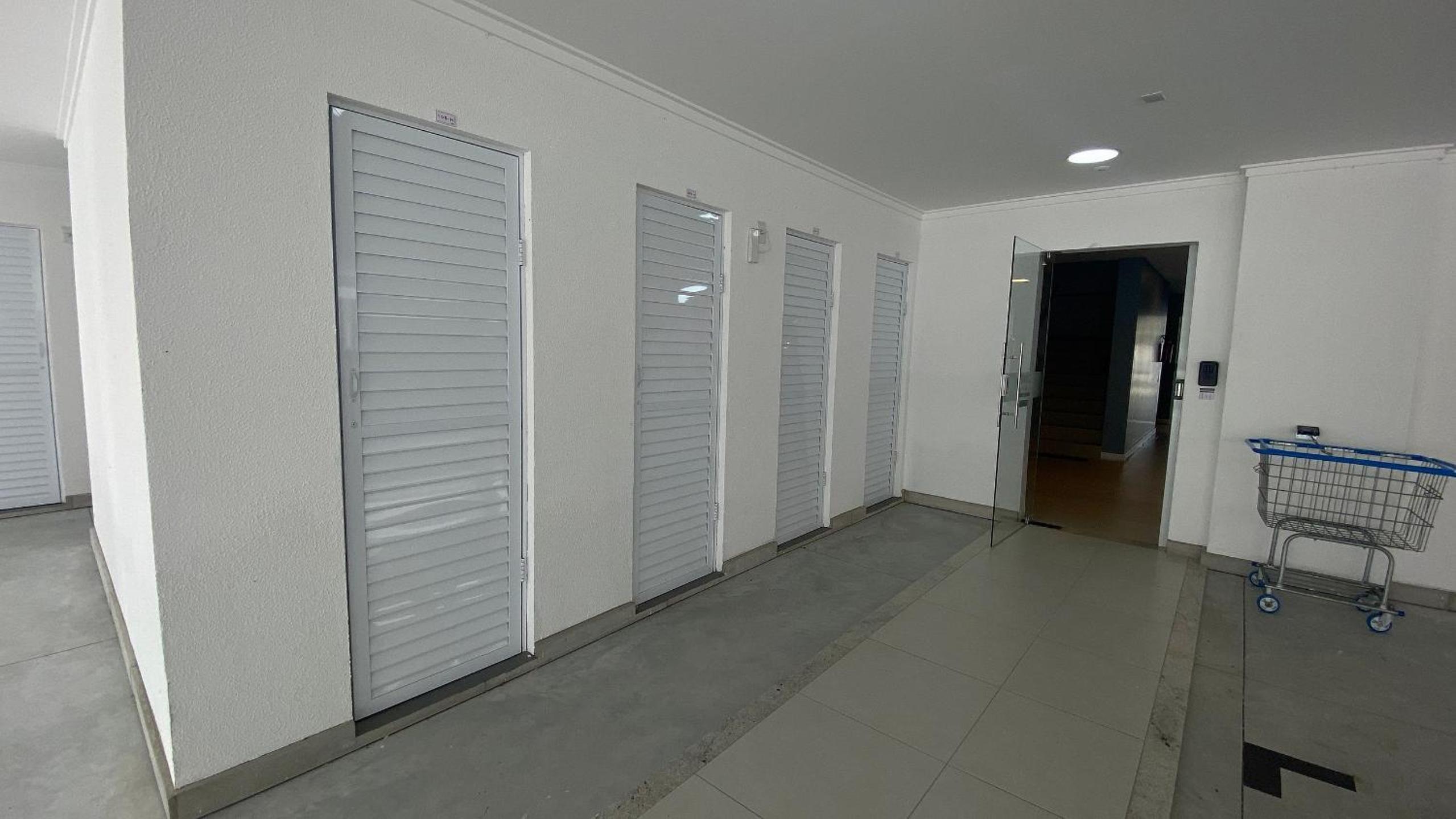 Sofisticação à 500 m da praia com espaço de lazer e piscina