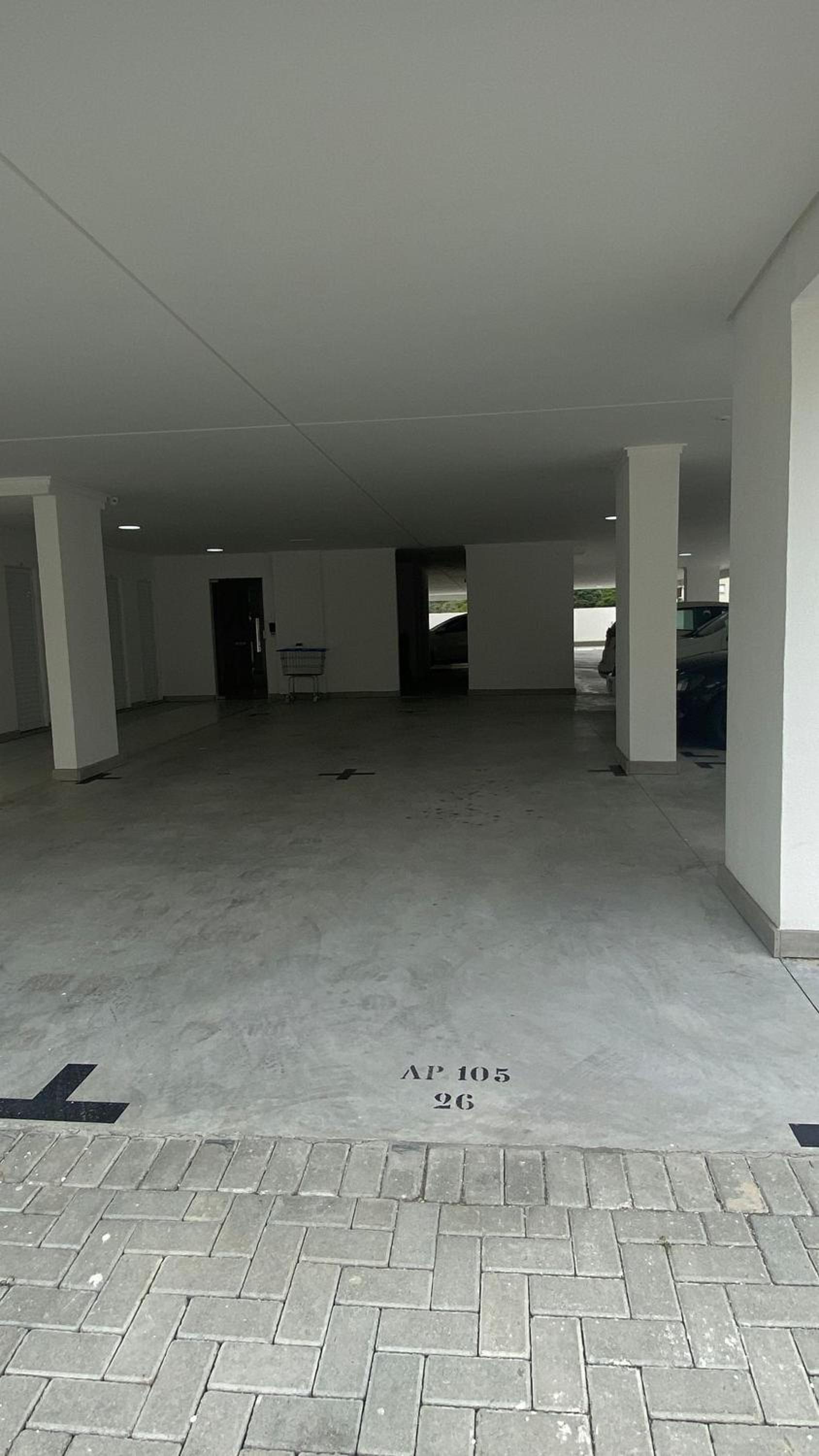 Sofisticação à 500 m da praia com espaço de lazer e piscina