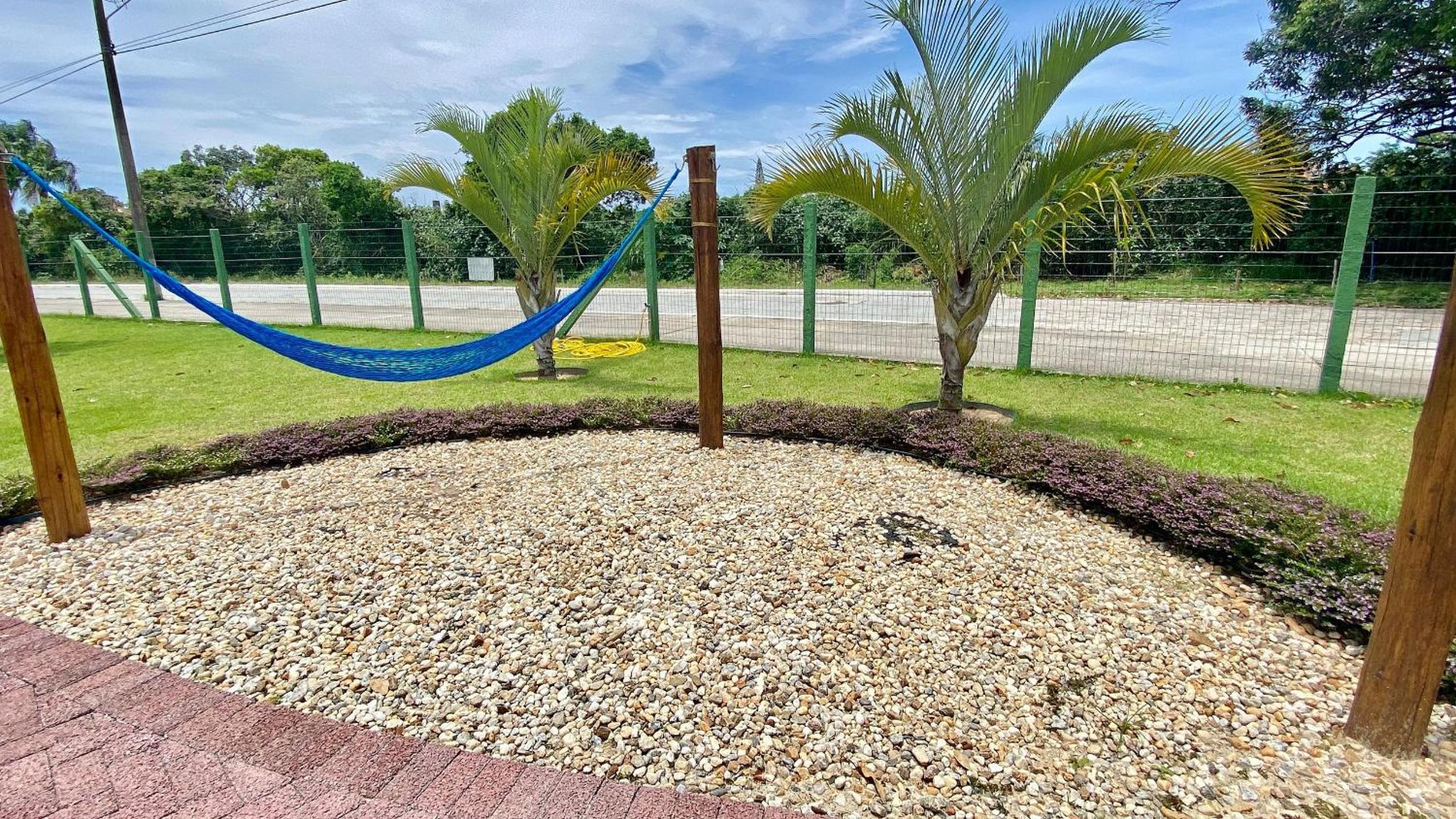 Sofisticação à 500 m da praia com espaço de lazer e piscina