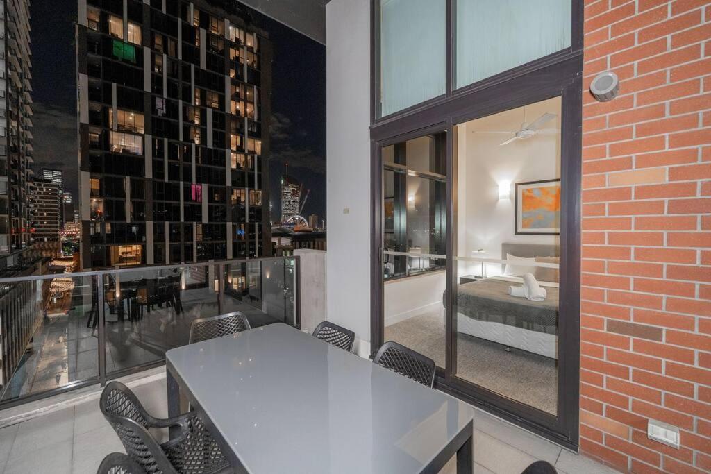 South Brisbane 2B2B Apt&Parking M6