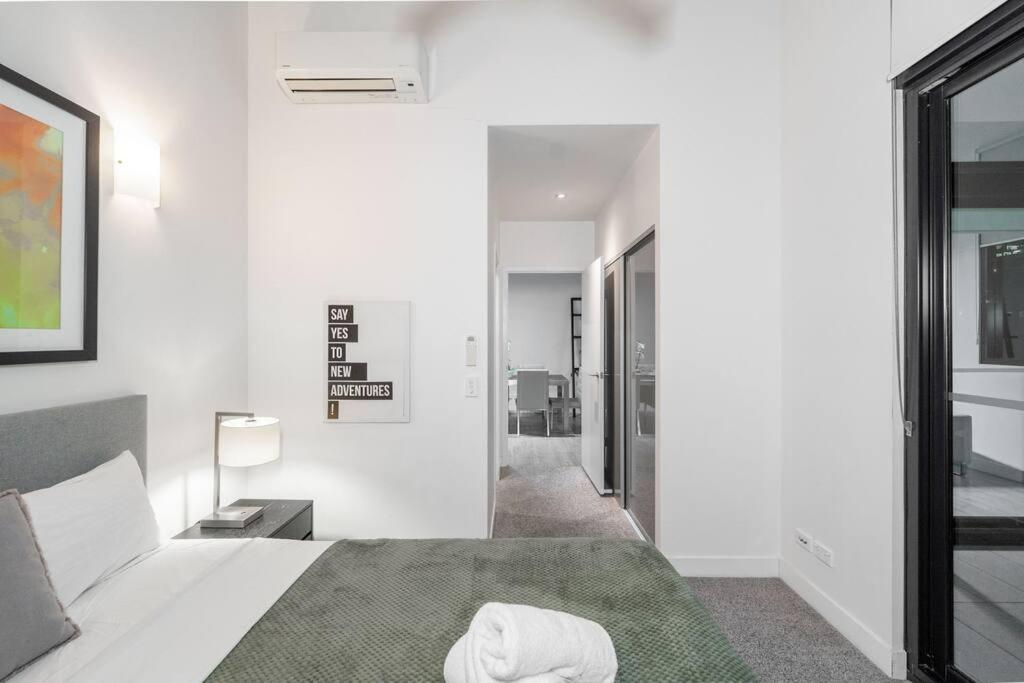 South Brisbane 2B2B Apt&Parking M6