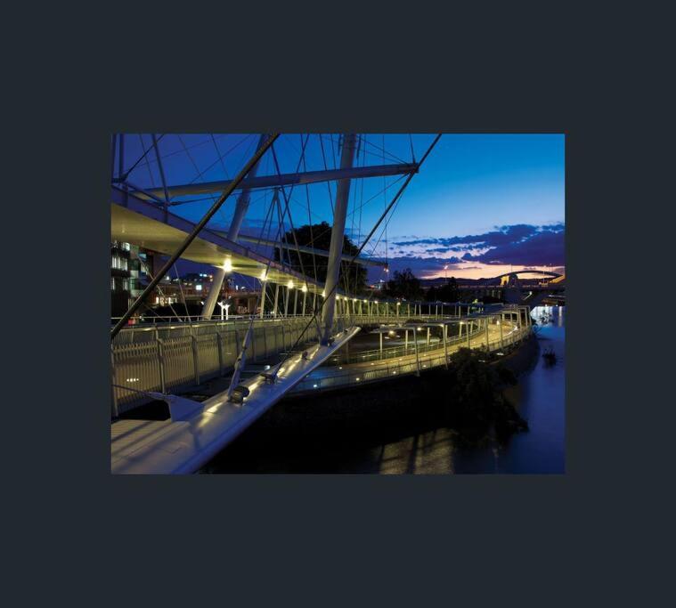 South Brisbane 2B2B Apt&Parking M6