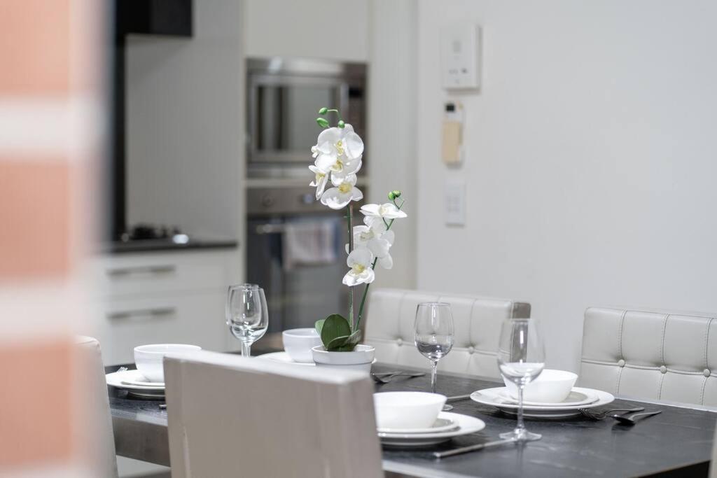 South Brisbane 2B2B Apt&Parking M6