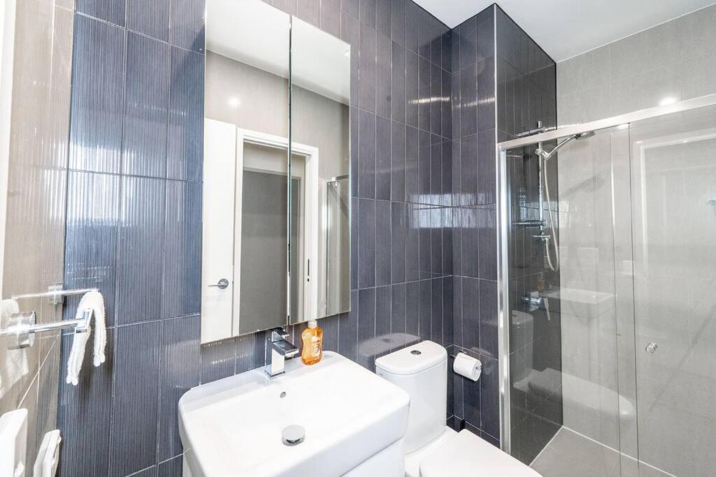 South Brisbane 2B2B Apt&Parking M6