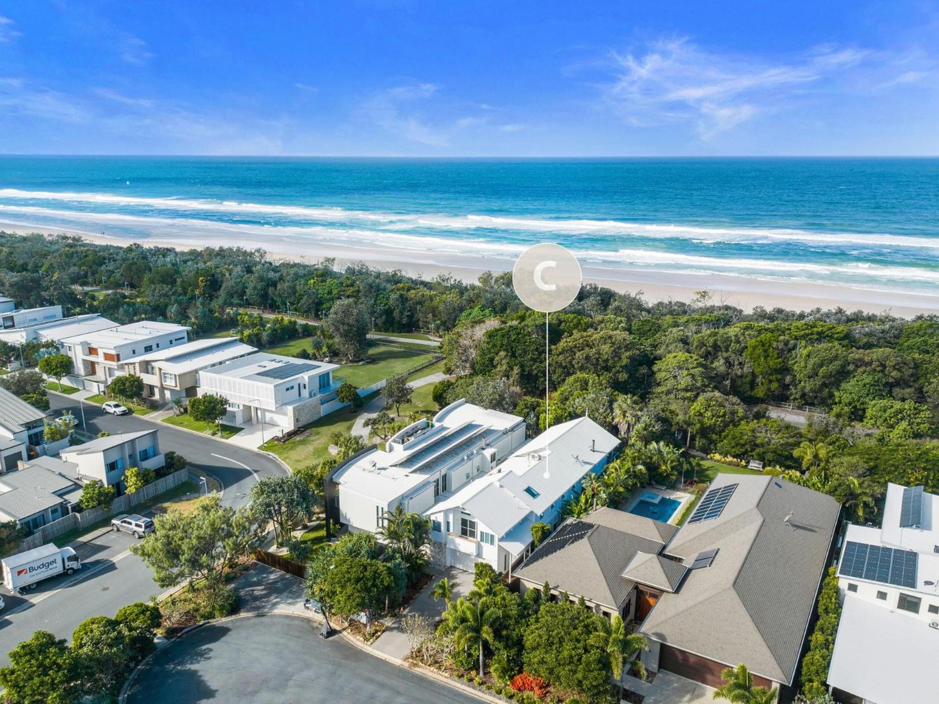 Stunning Beachfront On She oak
