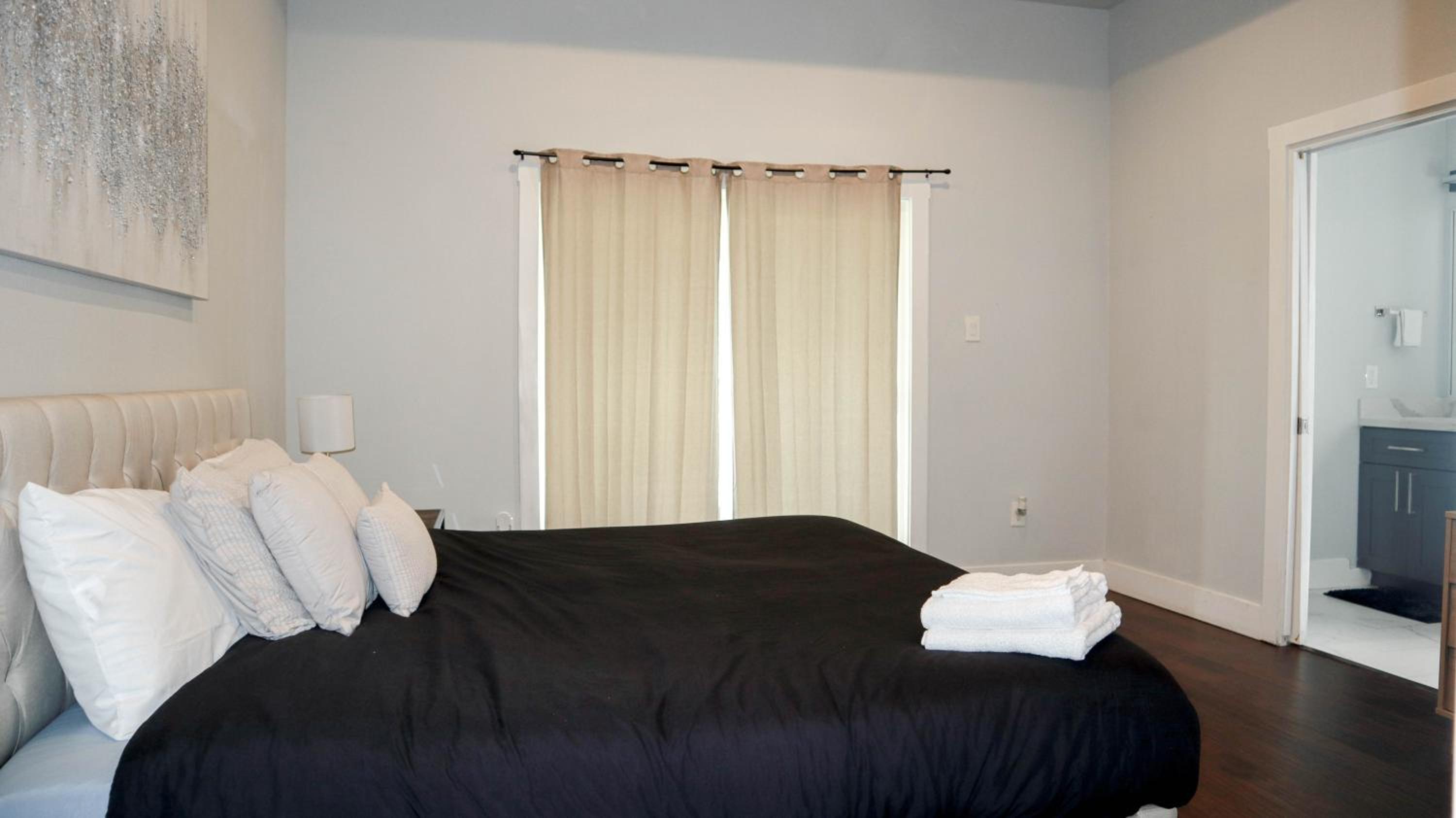 3BD NEW Townhome in Medical District, NRG Stadium, Shopping Nearby view 5
