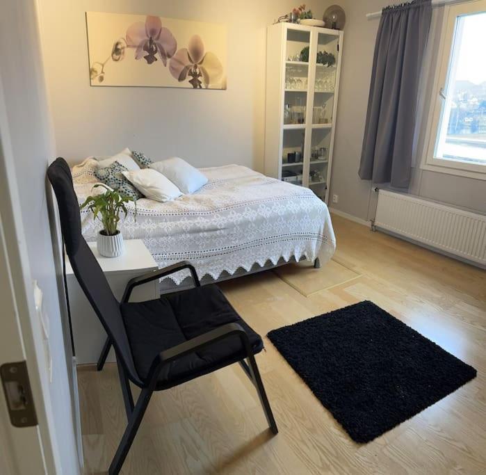 Enebolig nær Telemarkskanalen med nydelig utsikt