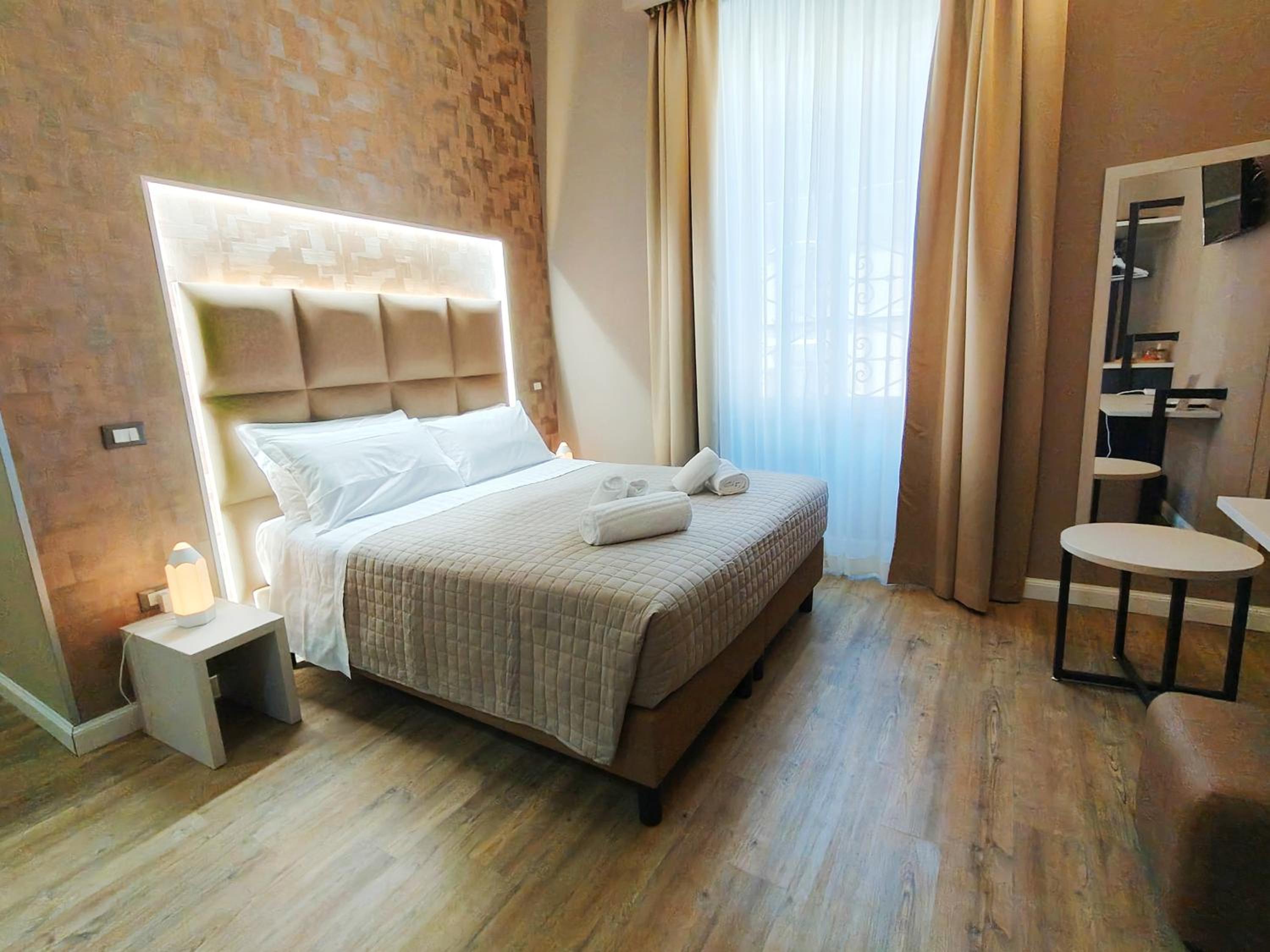 AmoRoma Suite