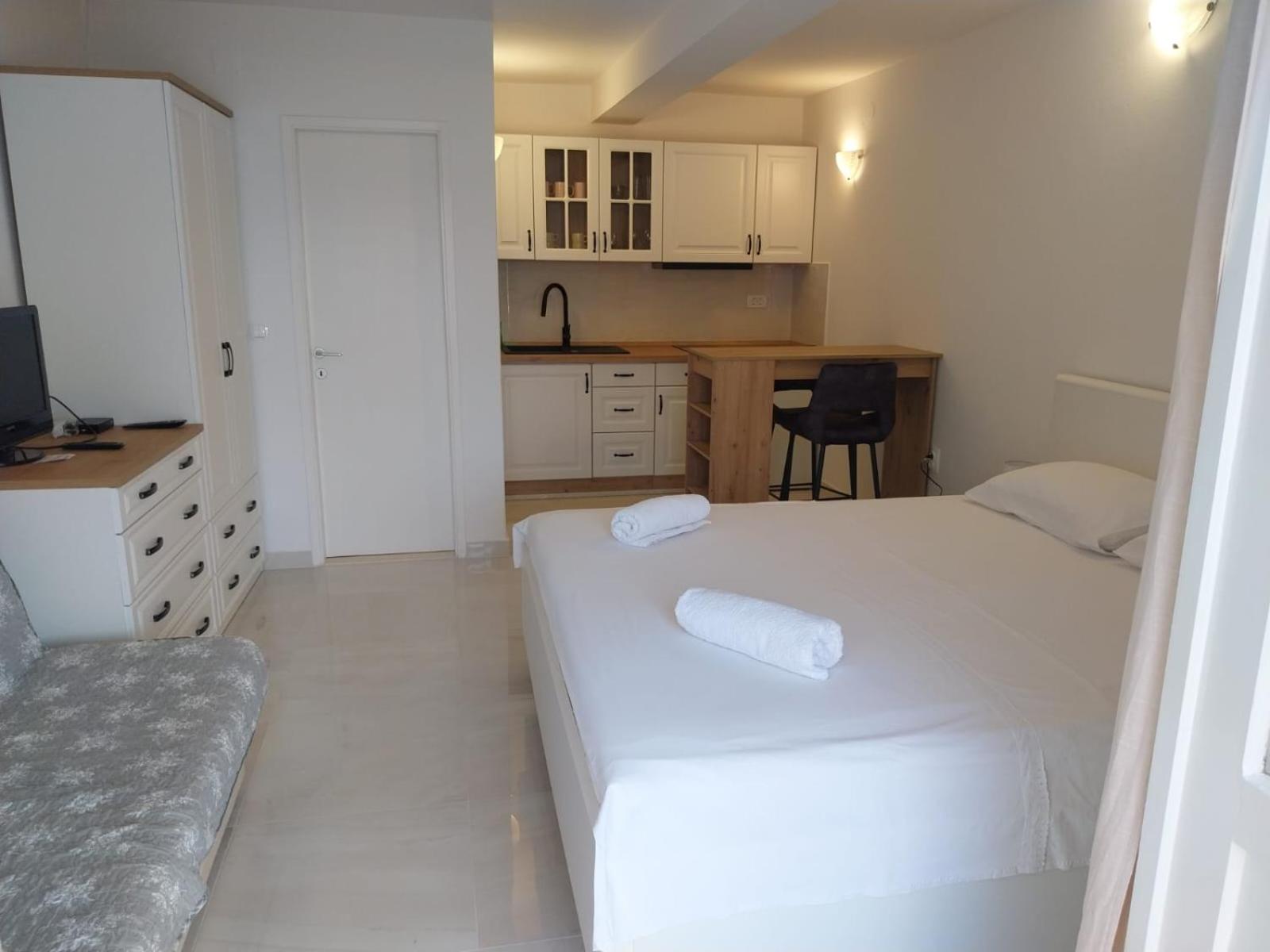 Apartments Lumbarda