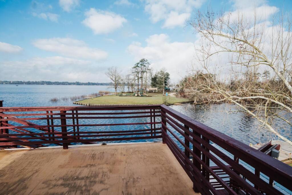 Louisiana Bundicks Lake House Country King Bed - Property Image 25